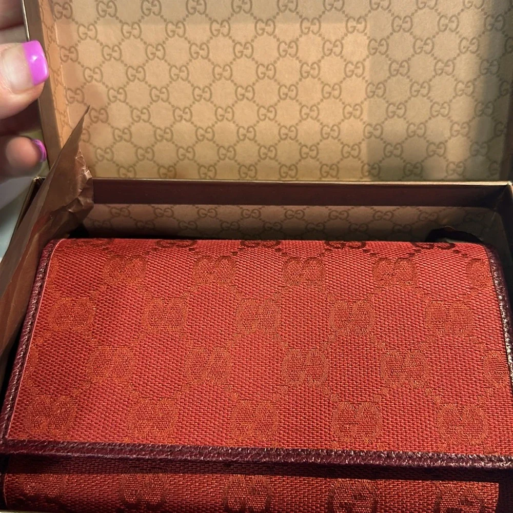 Authentic Gucci - Picture 5 of 6